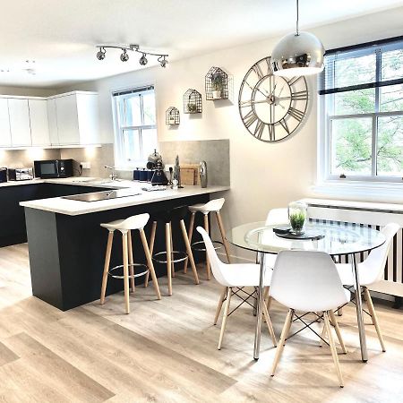 Stylish Central 2 Bedroom Apartment - Free Parking, Free Wifi Orkney Esterno foto