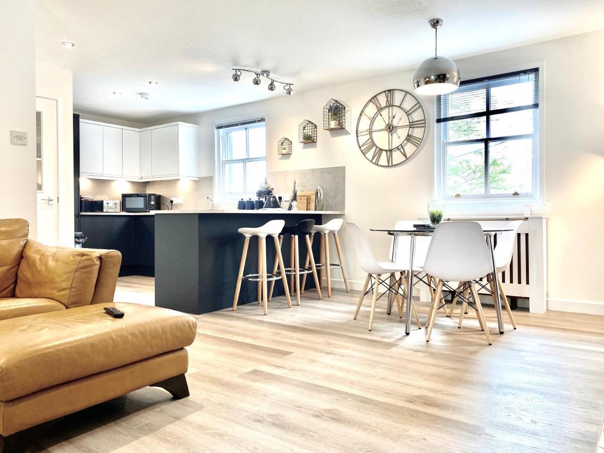 Stylish Central 2 Bedroom Apartment - Free Parking, Free Wifi Orkney Esterno foto