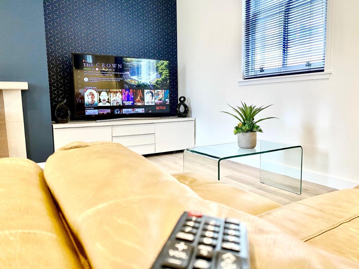 Stylish Central 2 Bedroom Apartment - Free Parking, Free Wifi Orkney Esterno foto