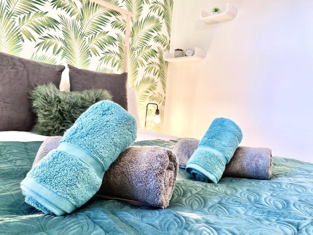 Stylish Central 2 Bedroom Apartment - Free Parking, Free Wifi Orkney Esterno foto